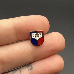 Vintage Red White Blue Shield Crest‎ Logo Lapel Hat Pin